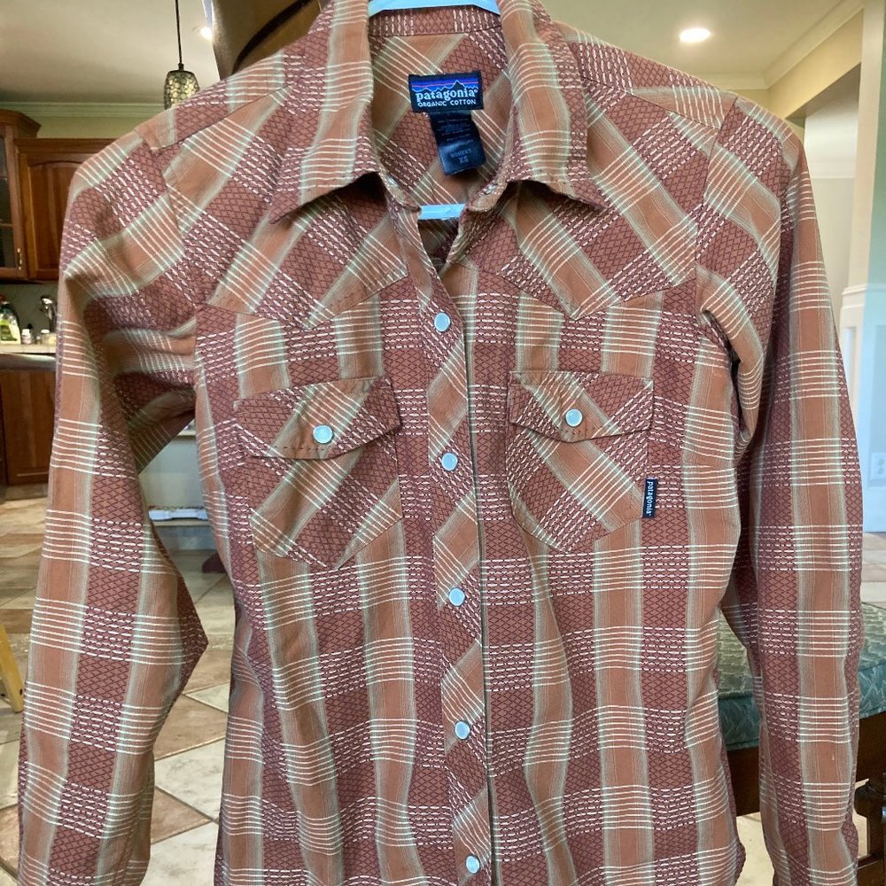 Patagonia Organic  Cotton Western Long sleeve Snap up shirt EUC size XS
